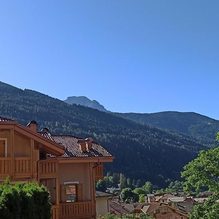 Apartamento Le Balze Di Carisolo, Trilocale Con Giardino Exterior foto